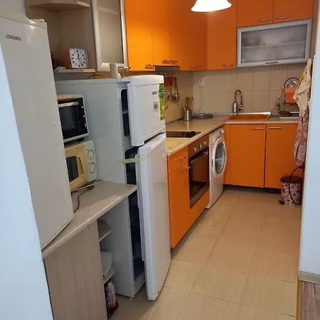 за 4-ма максимум до стадион спартак, точно под вик Apartmán *