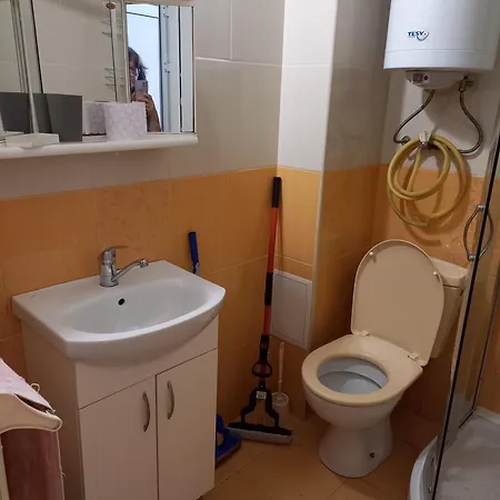 Apartmán за 4-ма максимум до стадион спартак, точно под вик *