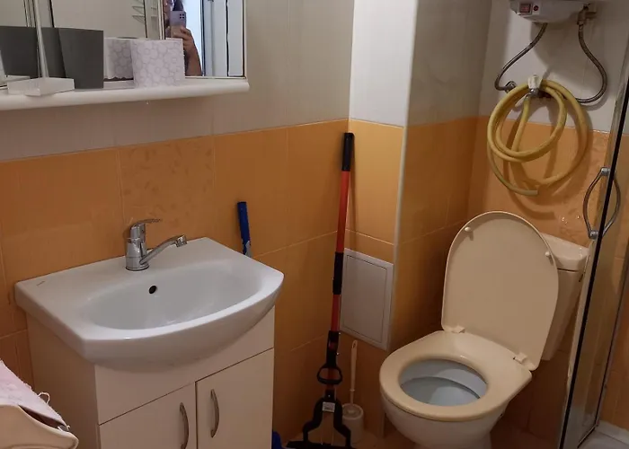 Lägenhet за 4-ма максимум до стадион спартак, точно под вик *